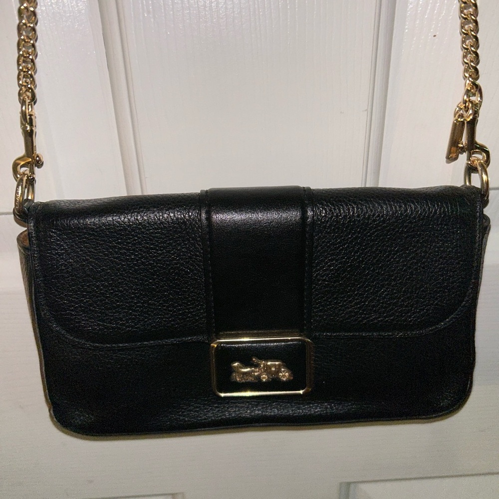 Coach purse on a coach chain strap, with a coach makeup bag 🥰👜